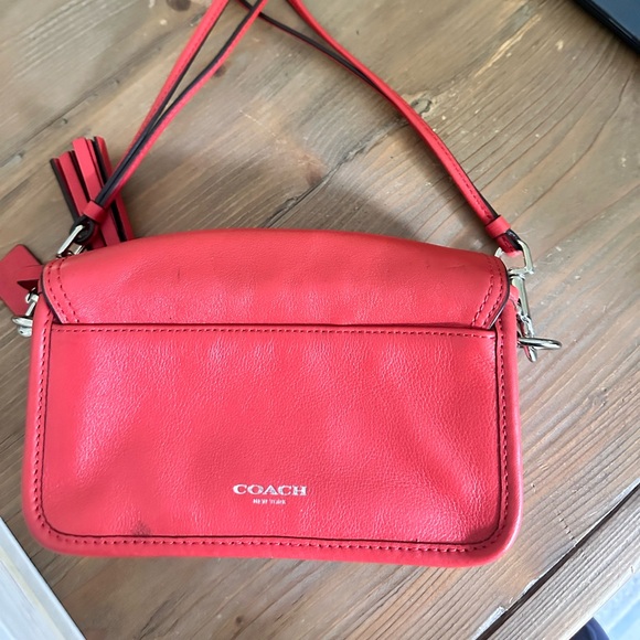 Red Coach Crossbody bad measures 9.5 x 5.75 x 2 - Picture 4 of 5